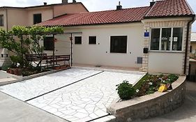 Apartment And Rooms Markovic